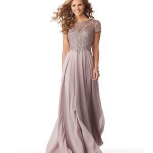 Chic Lavender Lace Maxi Dress